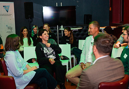 Die Sessions laden zu angeregten Diskussionen in der Fishbowl ein