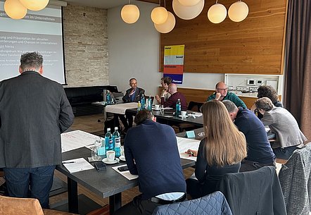 Mitarbeitende der Thomann GmbH starten den Prozess beim Kick-Off Workshop