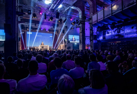 Speaker aus der Wirtschaft vermitteln auf dem High Tech Summit relevantes Wissen sowie Erfahrungswerte zu den Themen Digitalisierung, Technologien und Innovation.