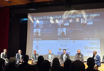 Podiumsdiskussion während des Forum IT-Sicherheit in der Stadthalle Pfullendorf