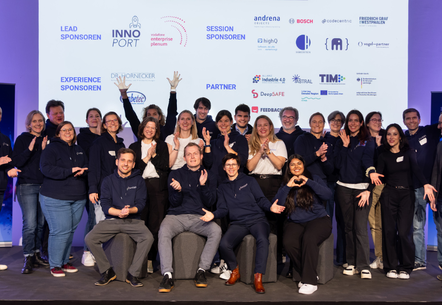 bwcon Team auf der Bühne beim Hightech Summit 2025